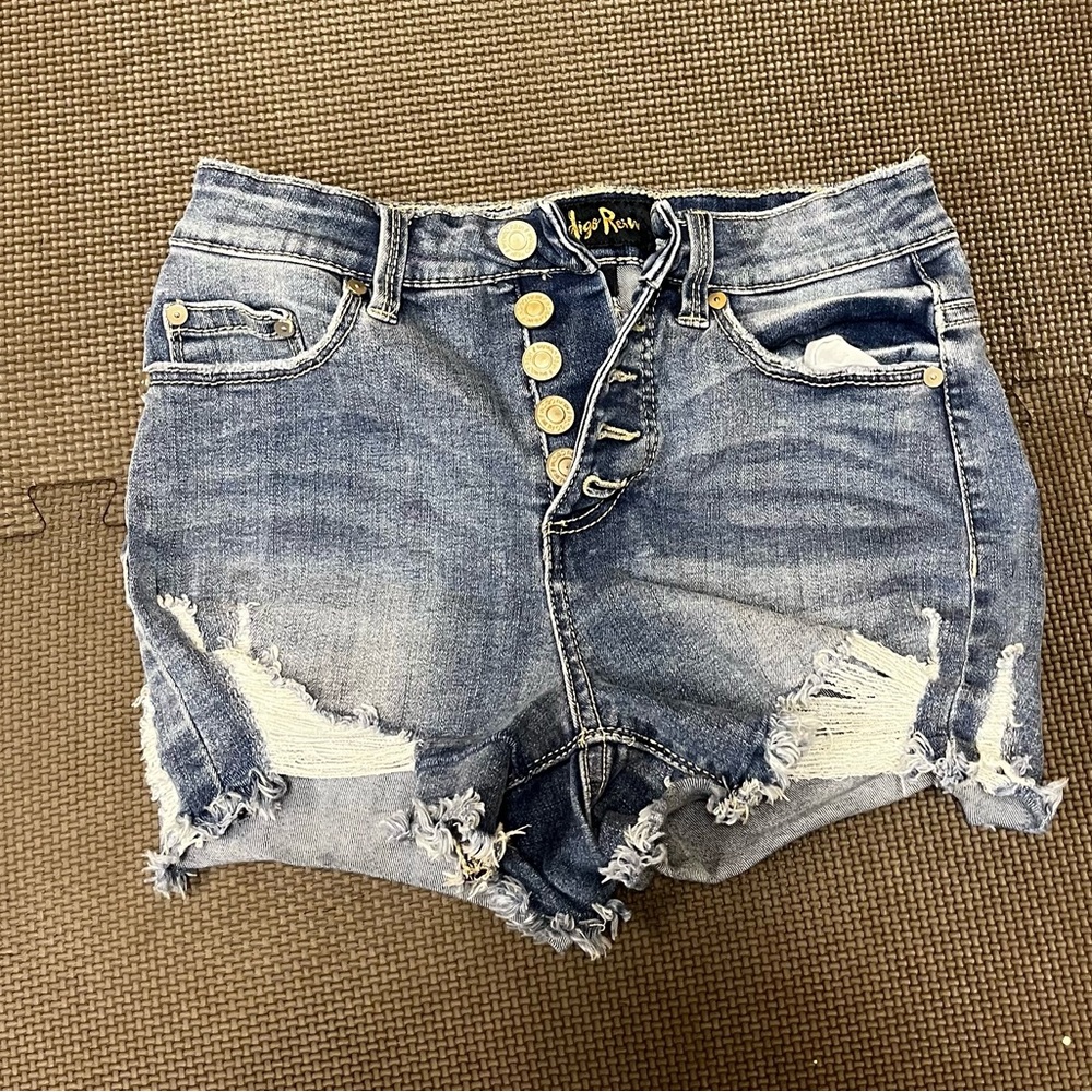 Medium washed shorts. 4 buttons. Comfy and stretchy denim